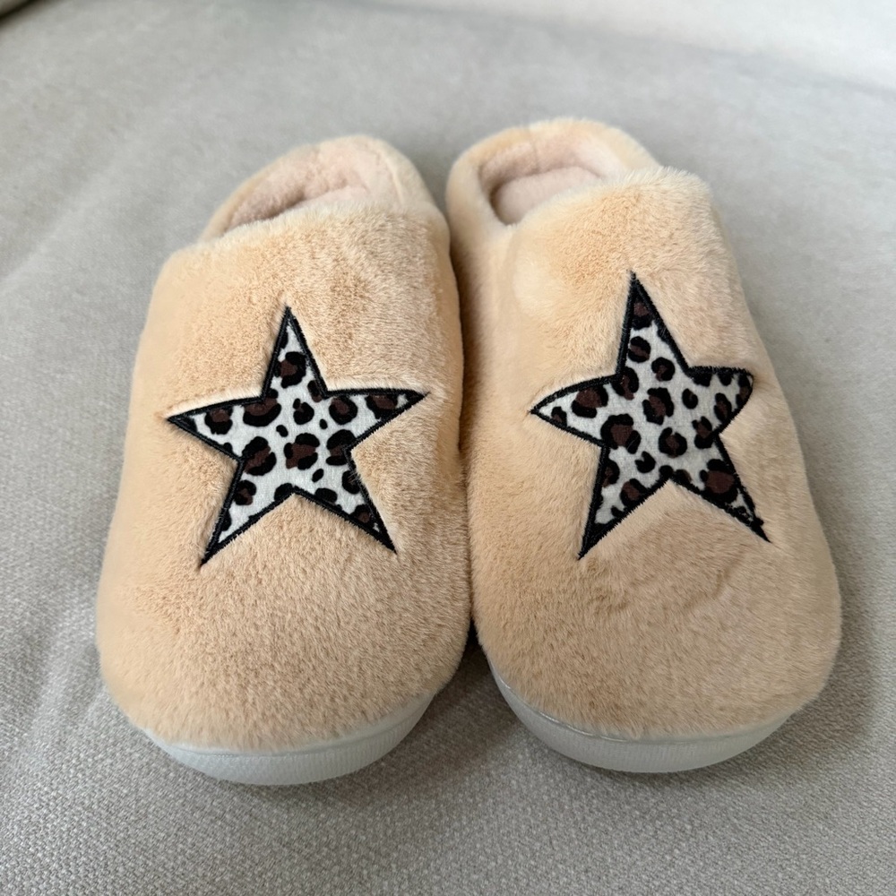 Beige Fuzzy Slippers with Leopard Star Detail Large 8-9 NEW